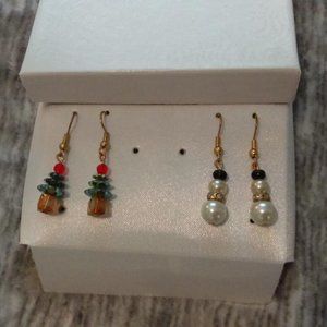 Set of 2 pairs holiday motif earrings